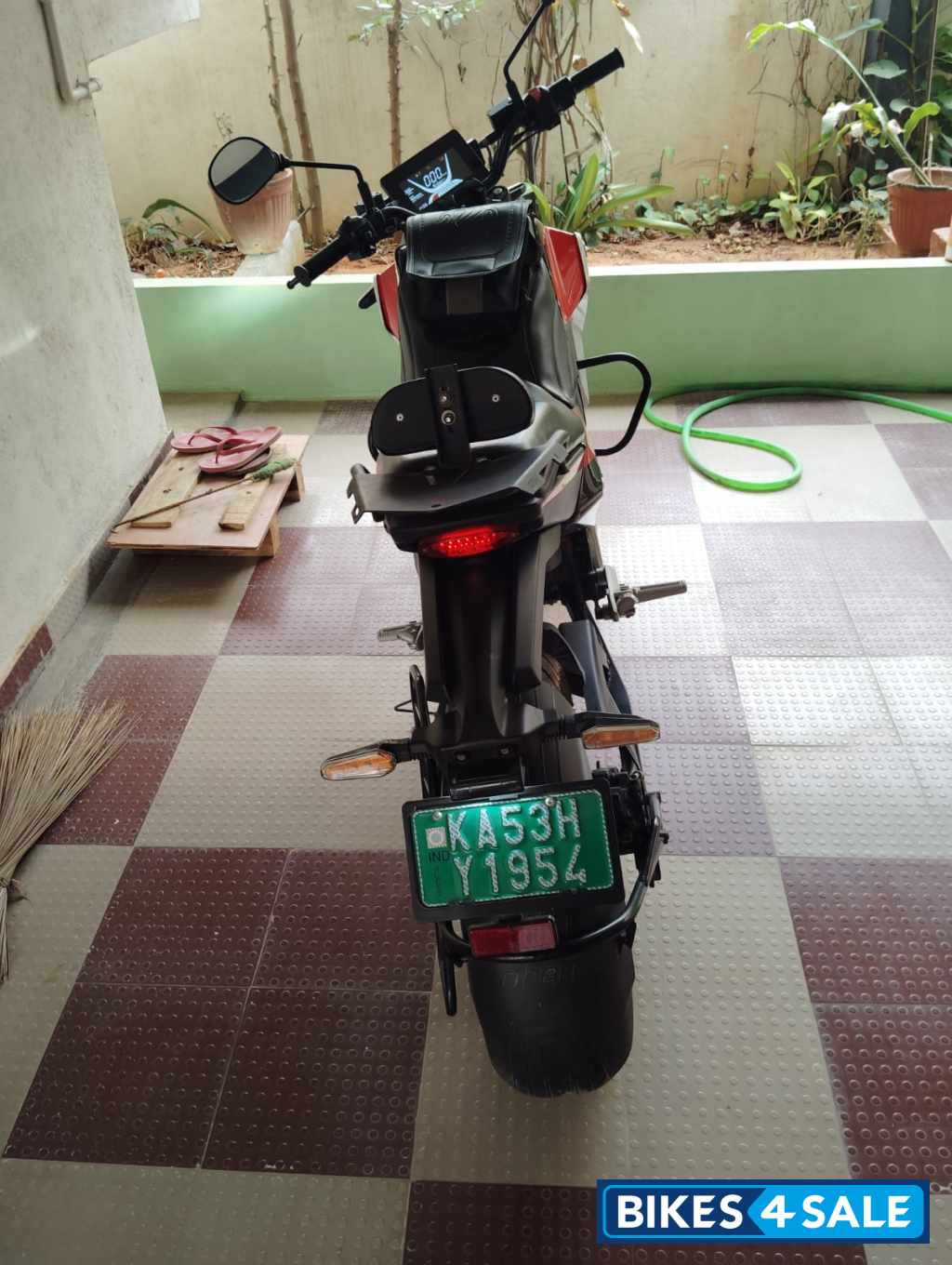 Orange-red Oben EV Rorr