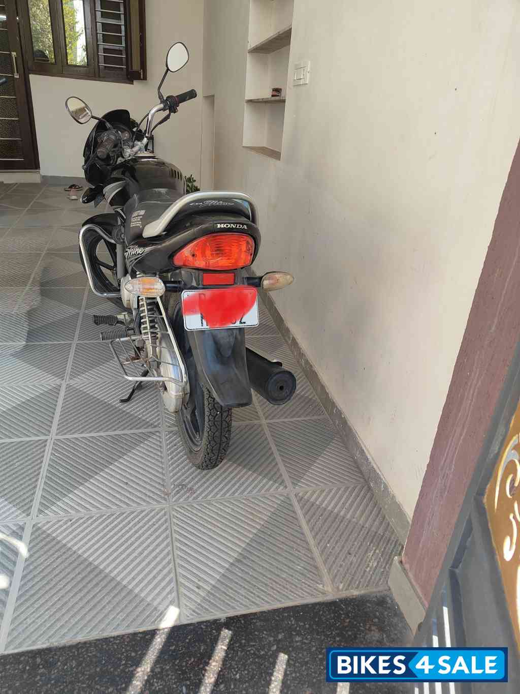 Black Honda Shine 125