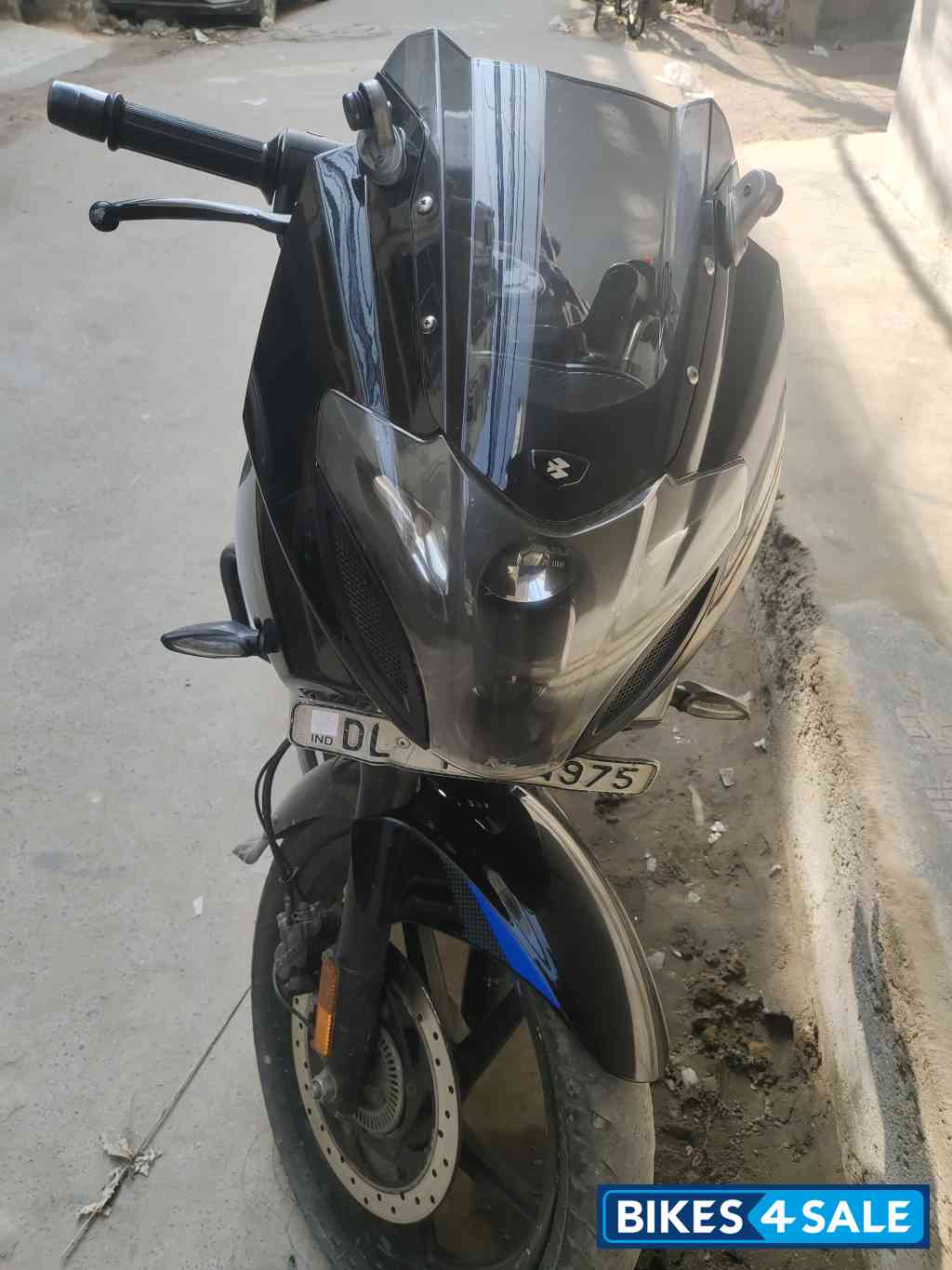 Bajaj Pulsar 220F