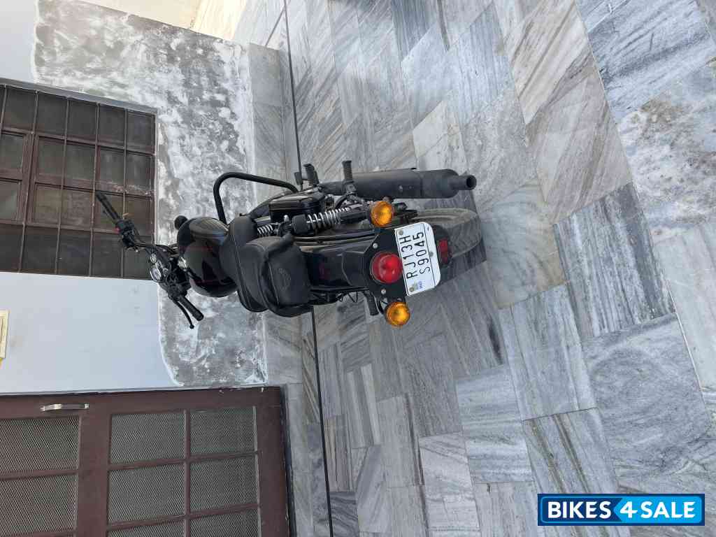 Royal Enfield Classic Stealth Black