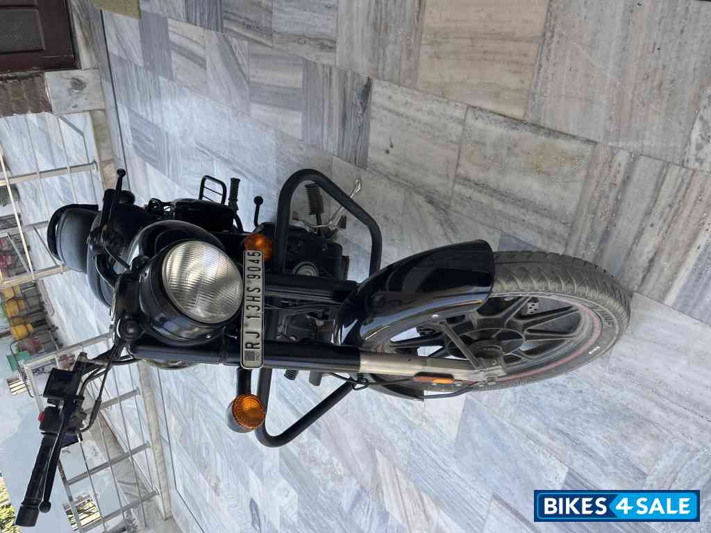 Royal Enfield Classic Stealth Black