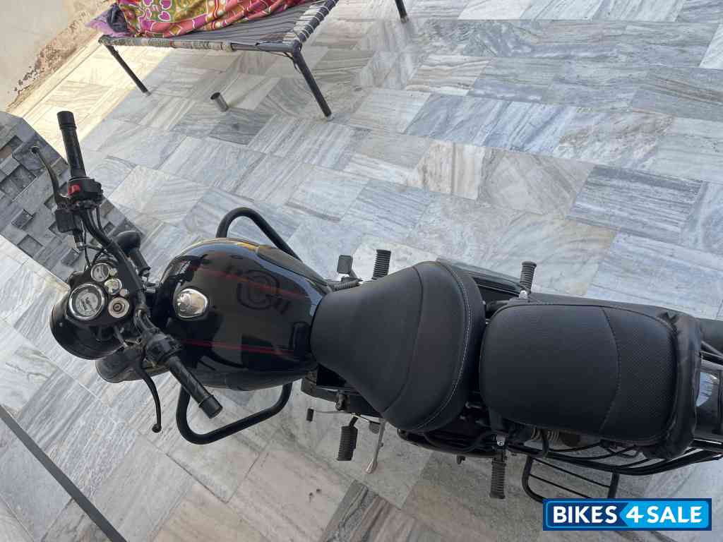 Royal Enfield Classic Stealth Black