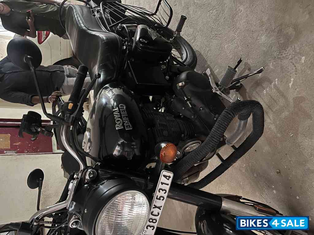 Jet Black Royal Enfield Bullet 350