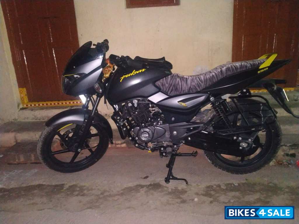 Grey Bajaj Pulsar 150 Neon