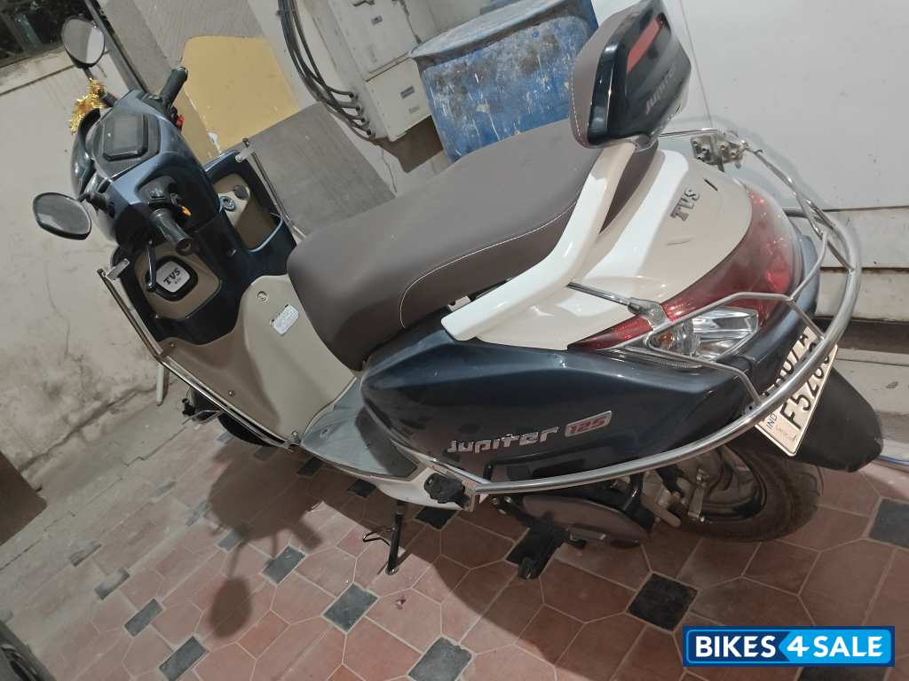 Ivory Grey TVS Jupiter 125 DT SXC