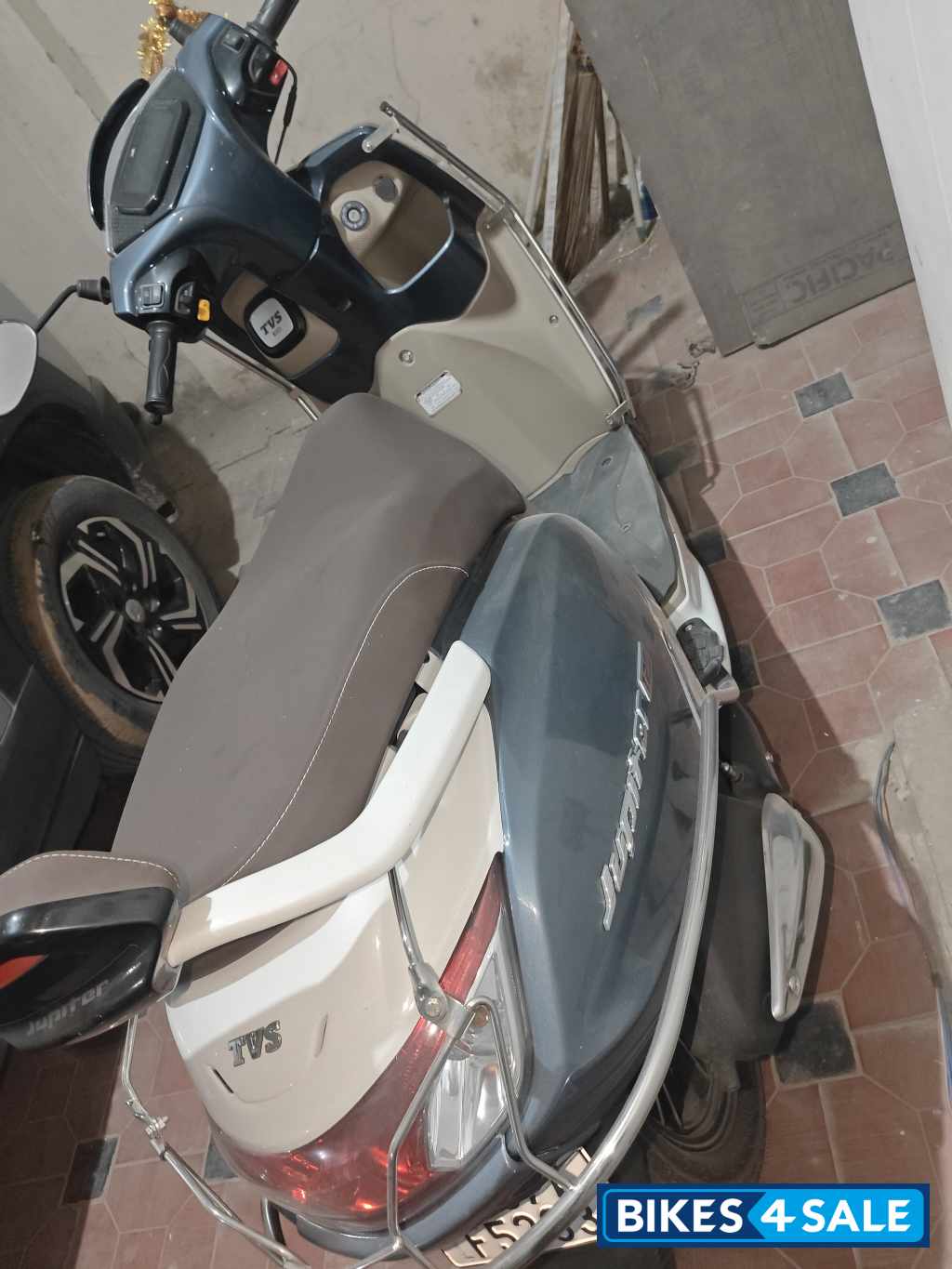 Ivory Grey TVS Jupiter 125 DT SXC