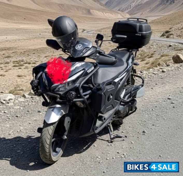 Black Yamaha Aerox 155
