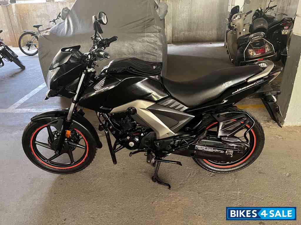 Black Honda CB Unicorn 160