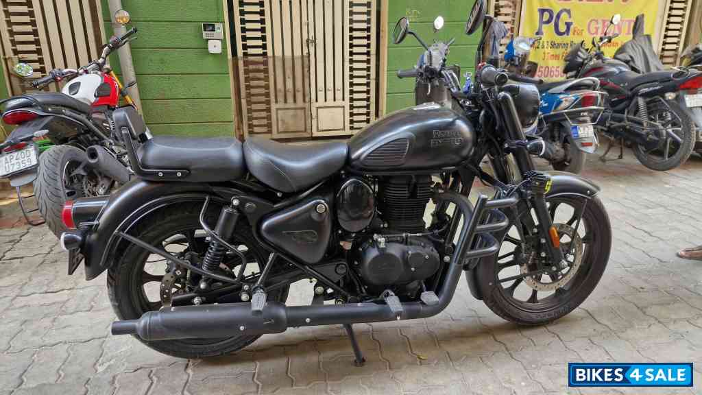 Matte Black Royal Enfield Classic Stealth Black Matte Black Royal Enfield Classic Stealth Black