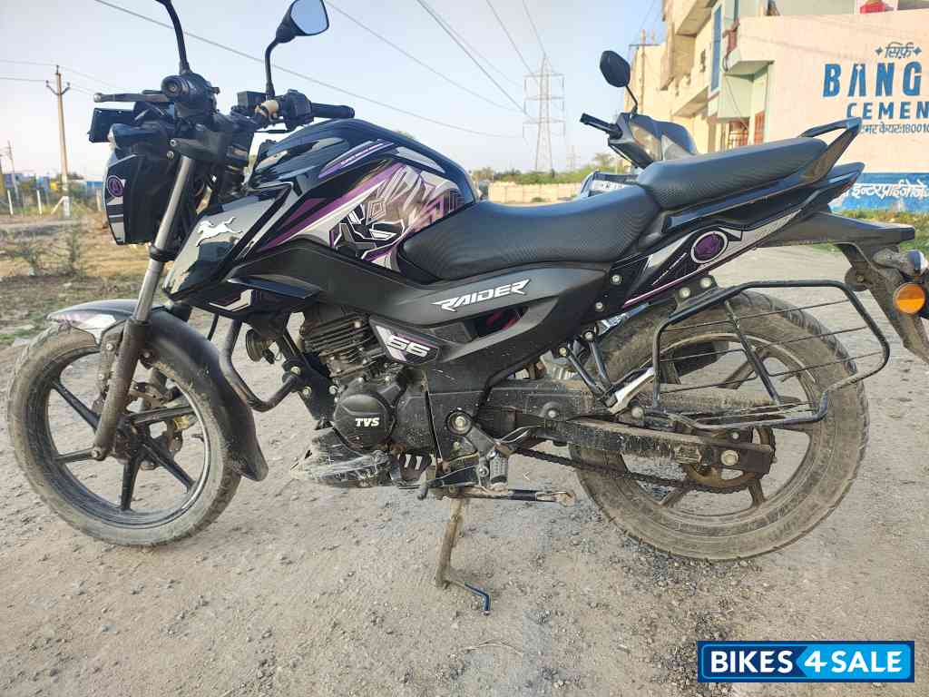 Black TVS Raider 125 Marvel Super Squad Edition