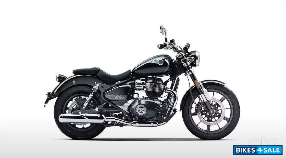 Interstellar Green Royal Enfield Super Meteor 650