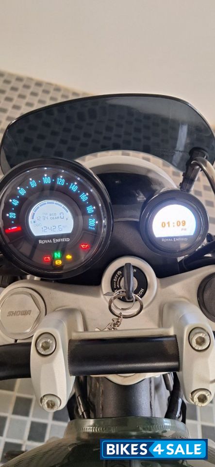 Interstellar Green Royal Enfield Super Meteor 650