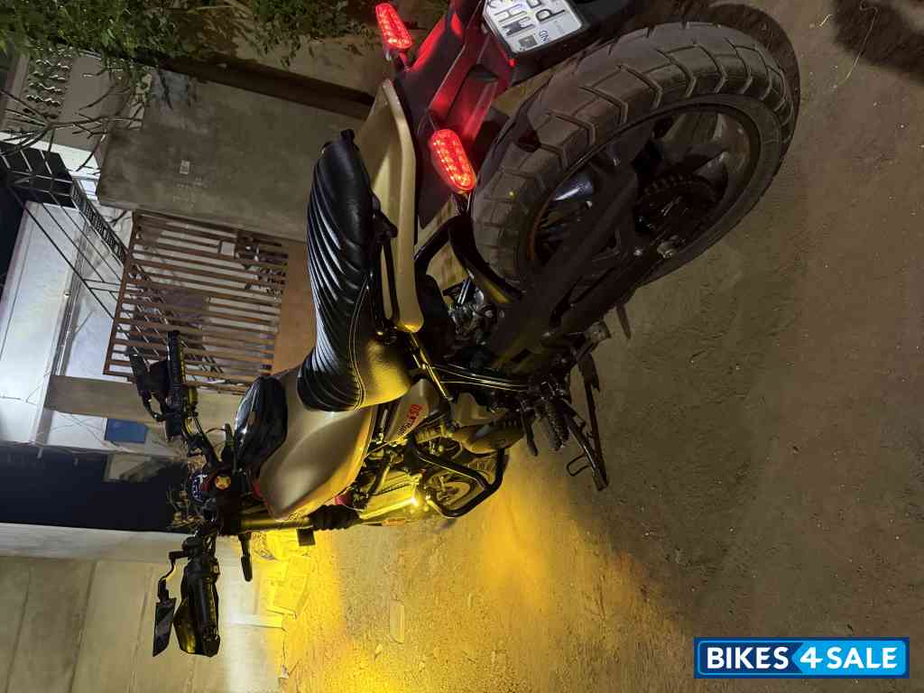 Dip Gold Royal Enfield Guerrilla 450 Dash Dip Gold Royal Enfield Guerrilla 450 Dash