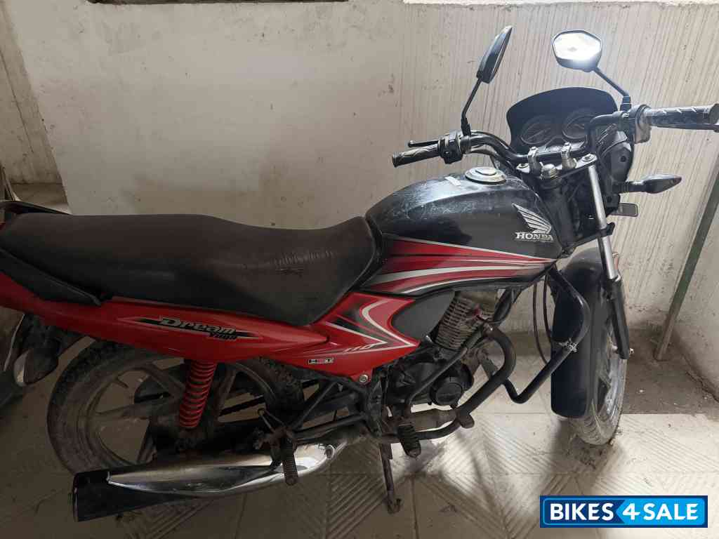 Red Honda Dream Yuga