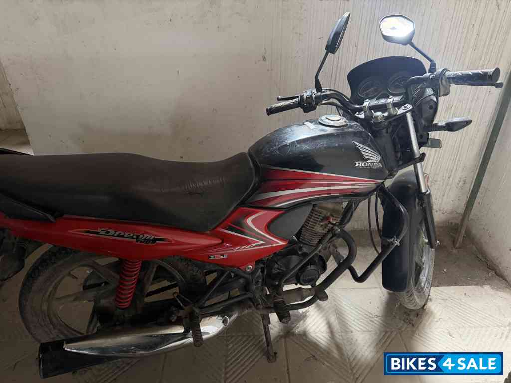Red Honda Dream Yuga