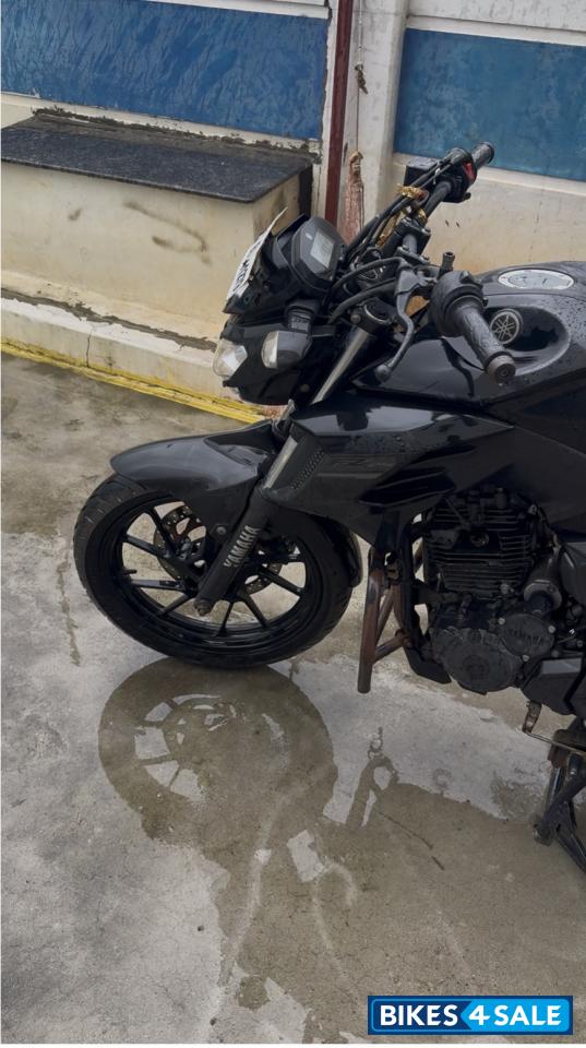 Yamaha FZ25