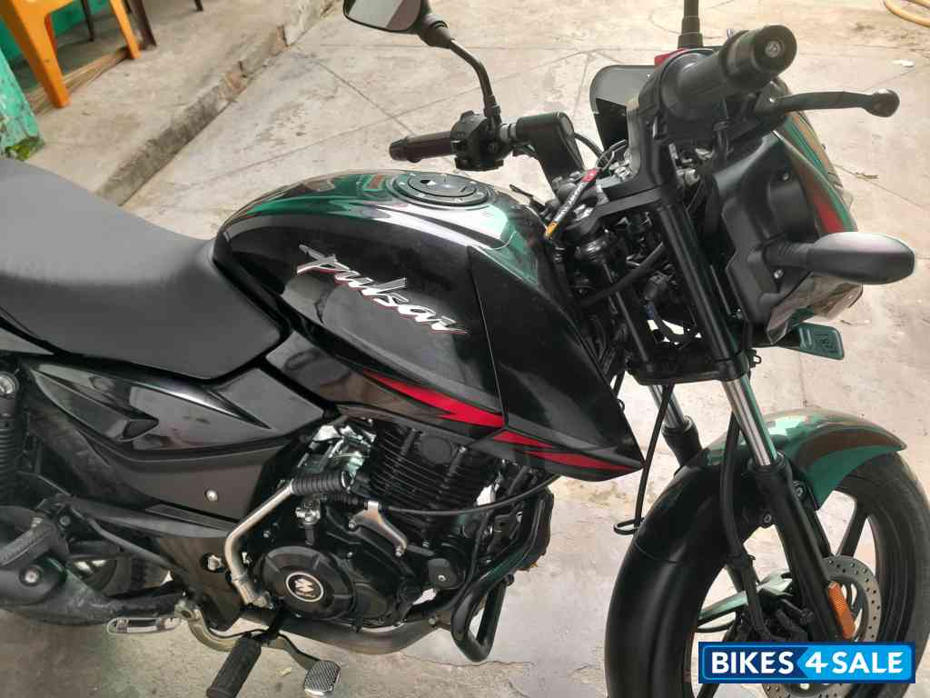 Red Bajaj Pulsar 125 Neon Disc Single Seat Red Bajaj Pulsar 125 Neon Disc Single Seat