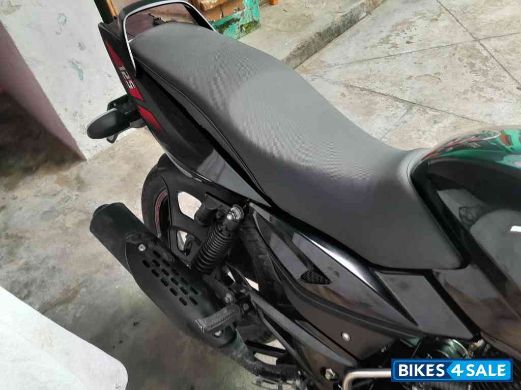 Red Bajaj Pulsar 125 Neon Disc Single Seat Red Bajaj Pulsar 125 Neon Disc Single Seat