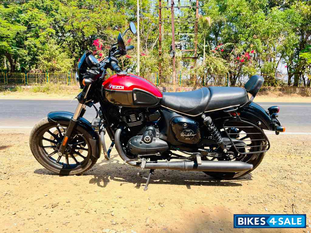 Yezdi Roadster Dual Tone