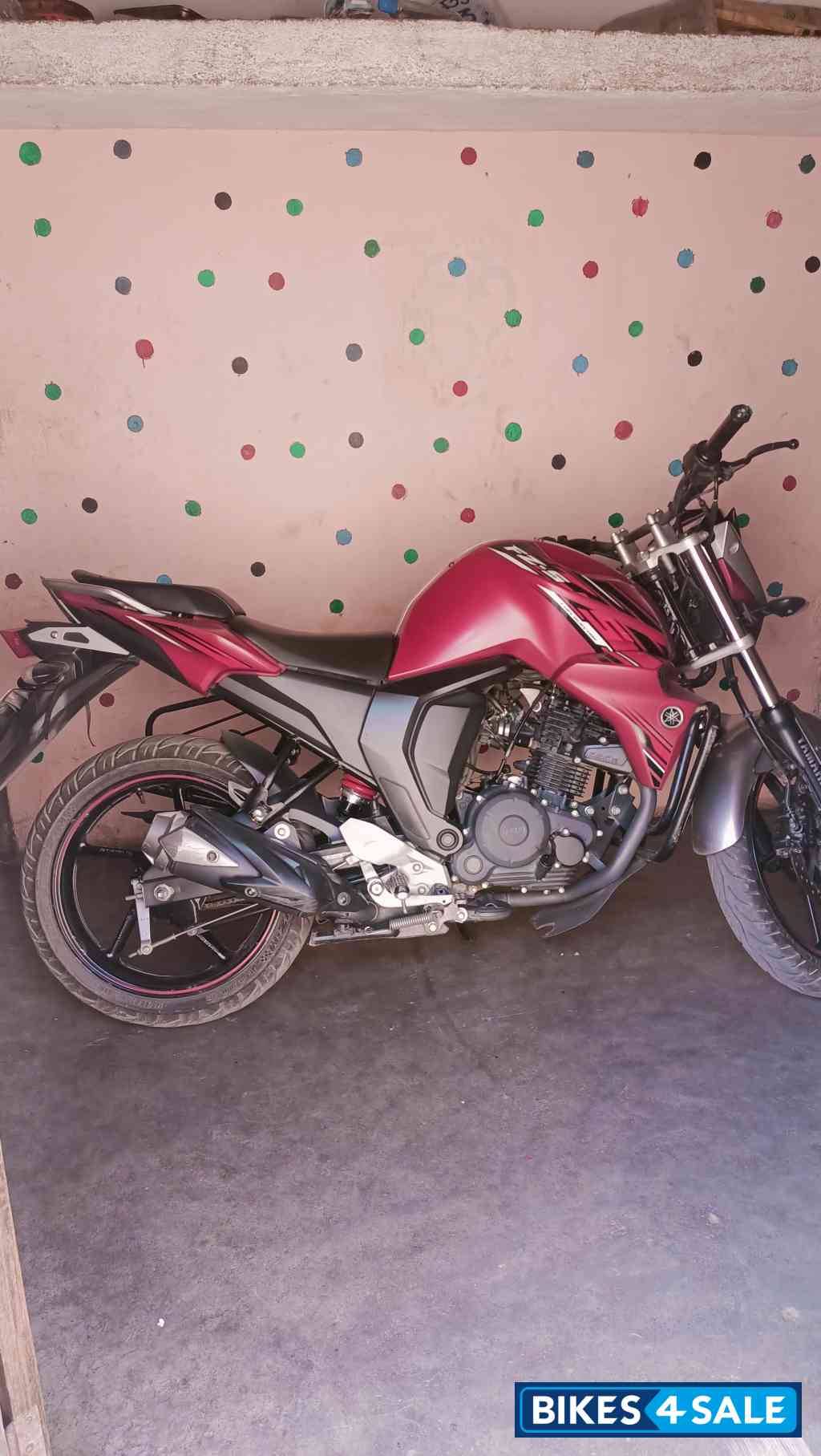 Red Yamaha FZ-S FI V2