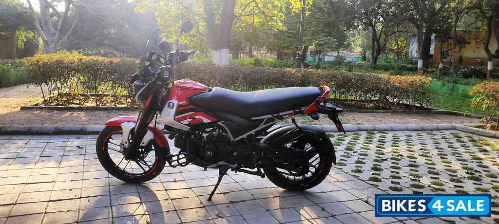 Racing Red Bajaj Freedom 125 NG04 Disc LED Racing Red Bajaj Freedom 125 NG04 Disc LED