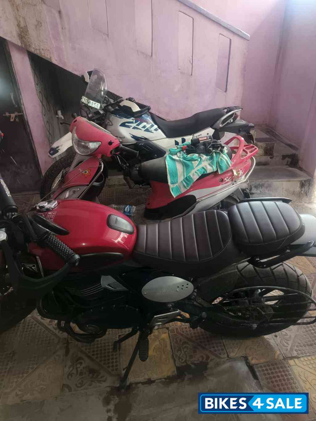 Triumph Scrambler 400 X