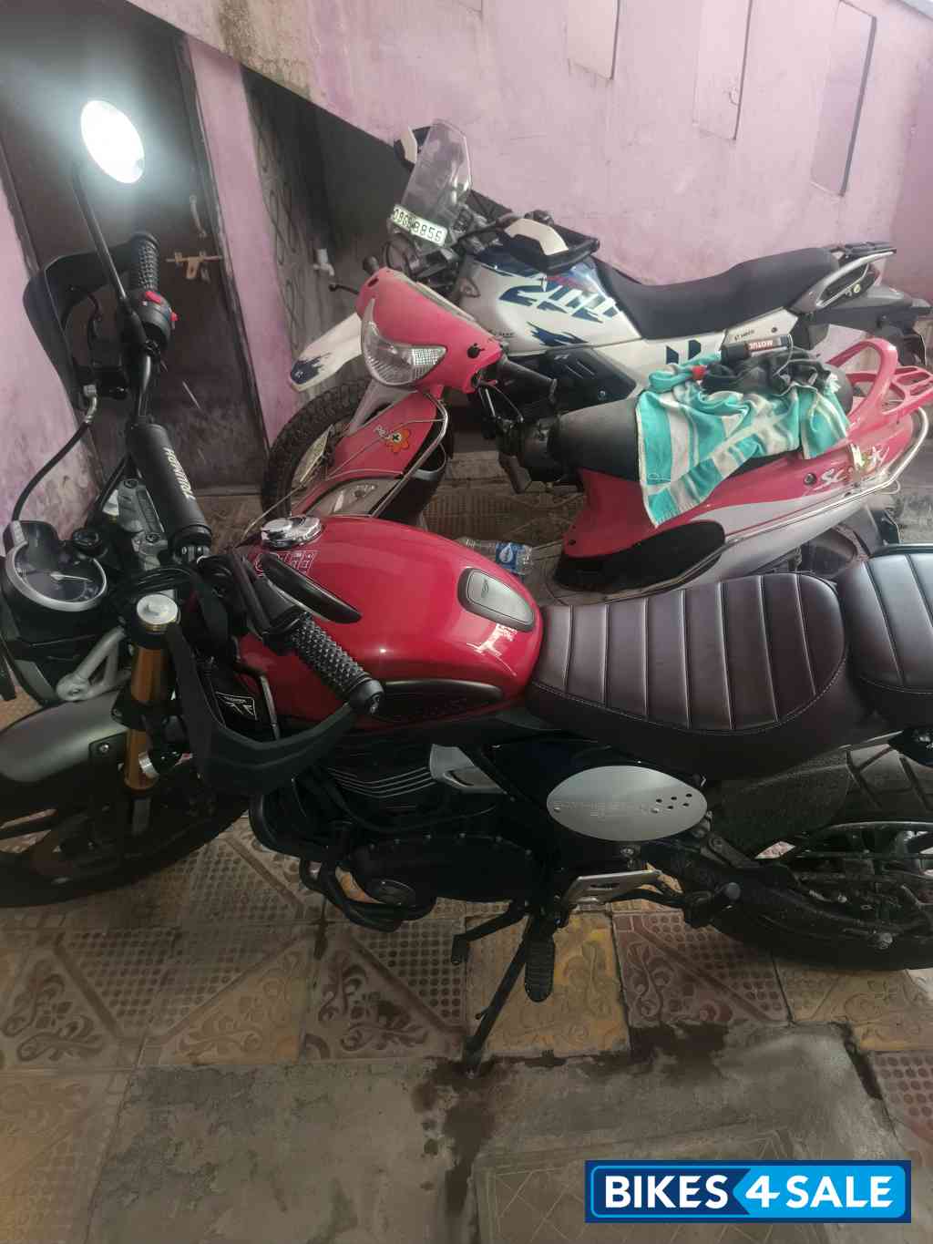 Triumph Scrambler 400 X