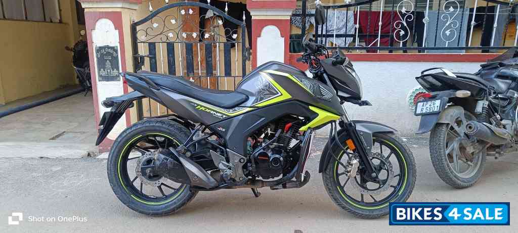 Green Honda CB Hornet 160R