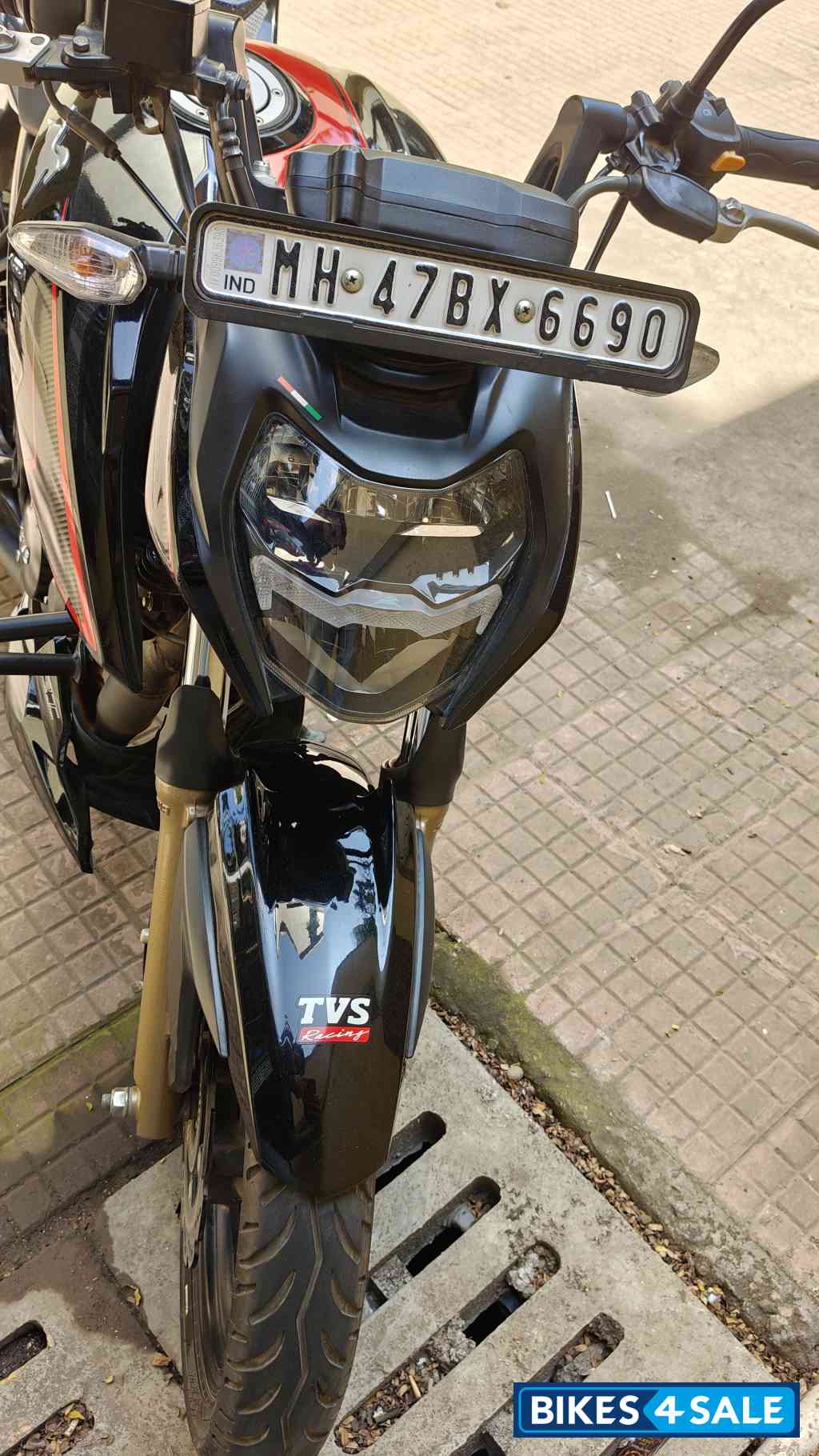 Black/red TVS Apache RTR 200 4V 2022