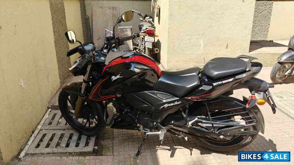 Black/red TVS Apache RTR 200 4V 2022