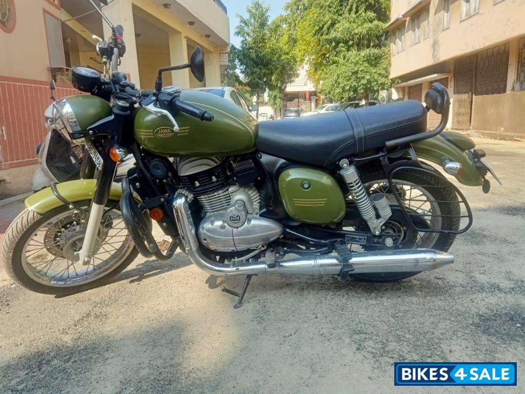 Jawa forty two BS6