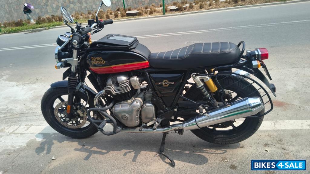 Sunstrip Black Royal Enfield Interceptor 650 Twin