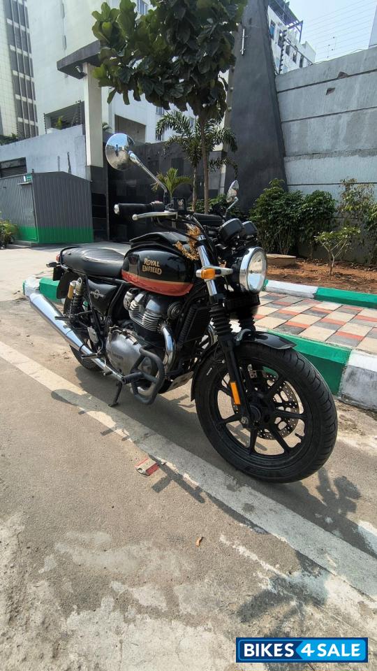 Sunstrip Black Royal Enfield Interceptor 650 Twin