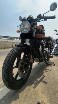 Sunstrip Black Royal Enfield Interceptor 650 Twin