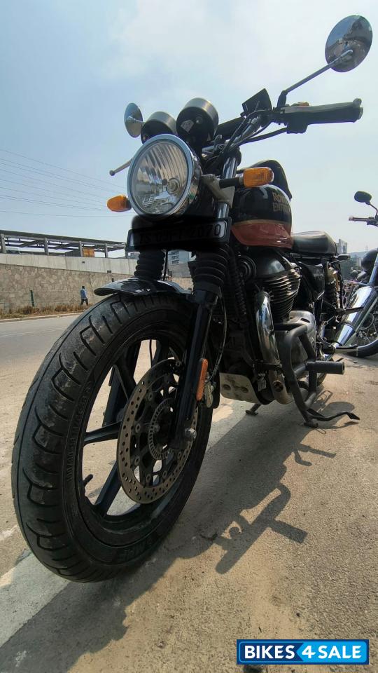 Sunstrip Black Royal Enfield Interceptor 650 Twin