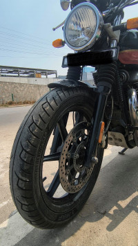 Sunstrip Black Royal Enfield Interceptor 650 Twin