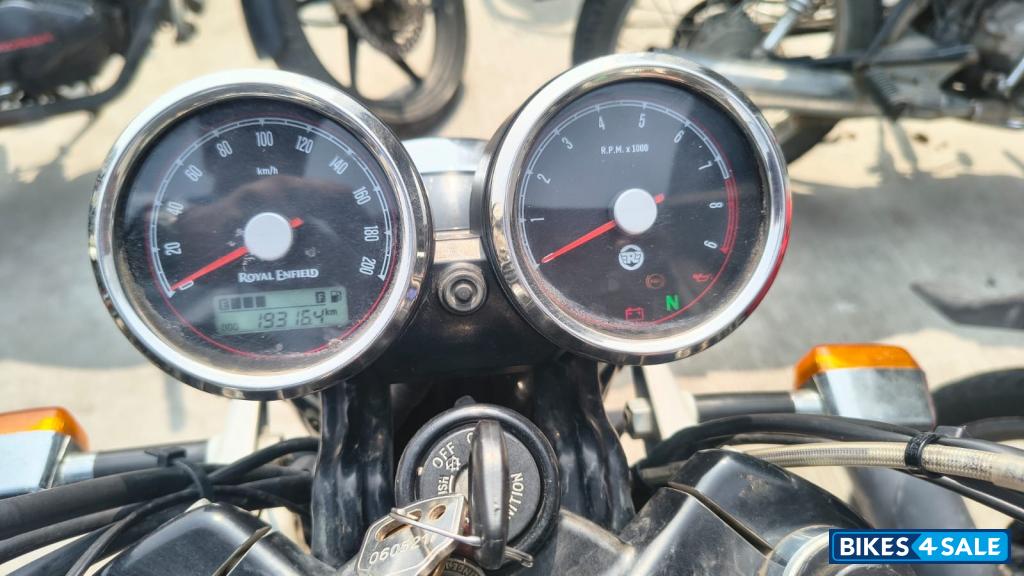 Sunstrip Black Royal Enfield Interceptor 650 Twin