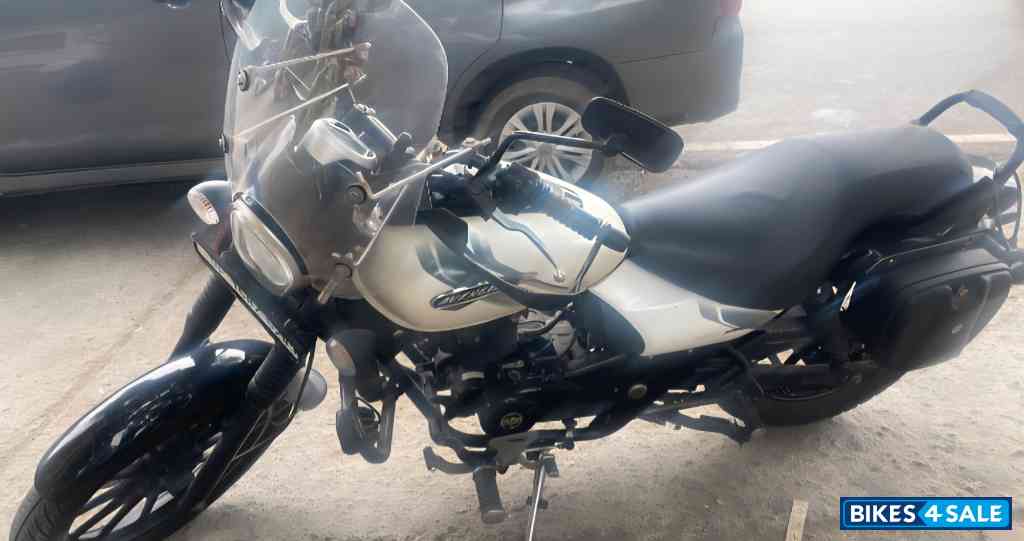 White And Black Bajaj Avenger Street 220