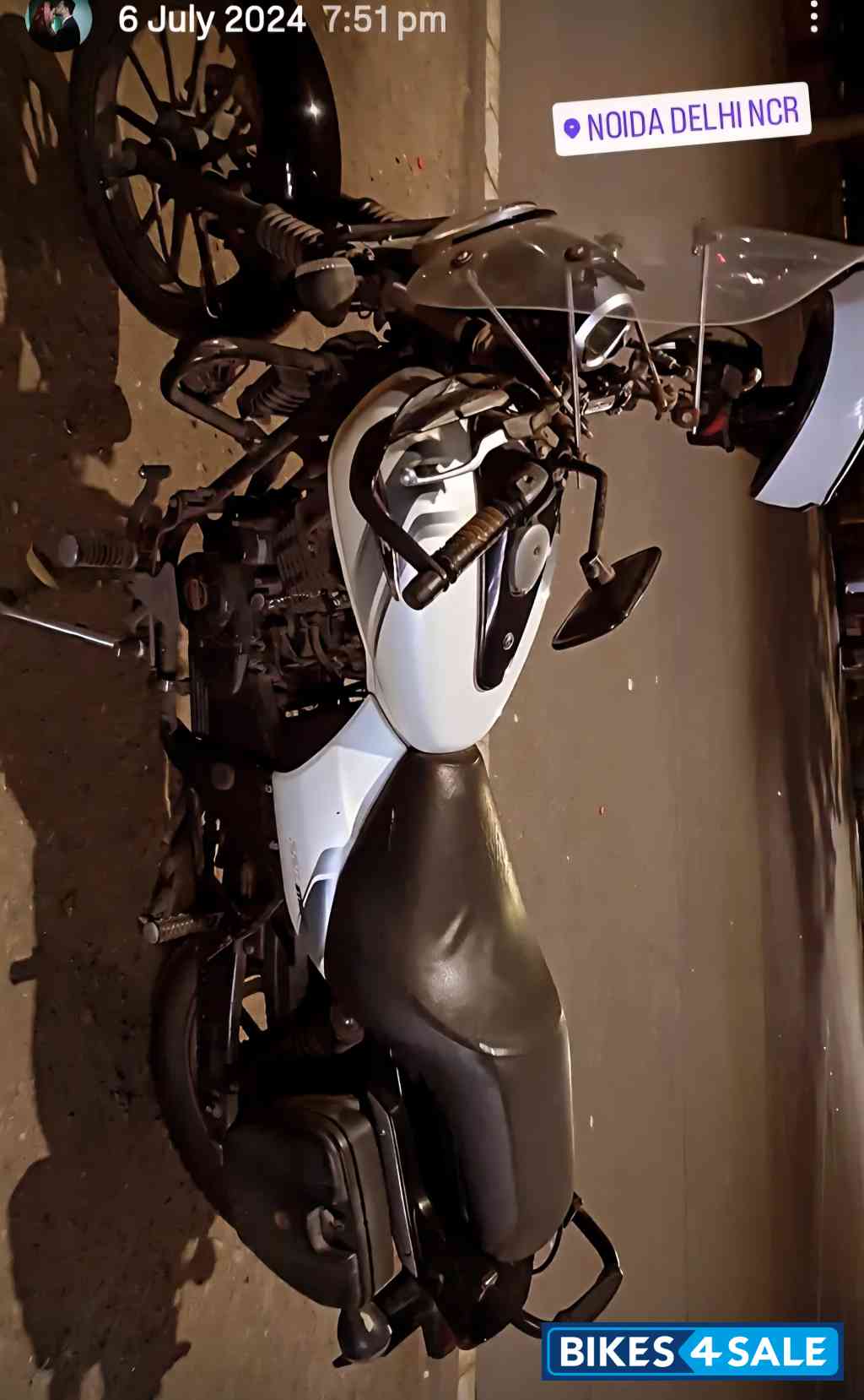 White And Black Bajaj Avenger Street 220