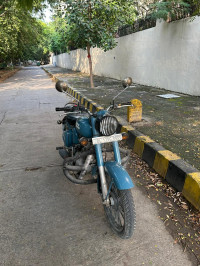 Royal Enfield Classic Squadron Blue