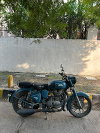 Royal Enfield Classic Squadron Blue
