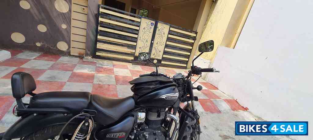 Matt Black Royal Enfield Meteor 350 Stellar Matt Black Royal Enfield Meteor 350 Stellar