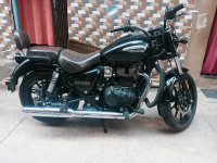 Glossy Black Royal Enfield Meteor 350 Stellar