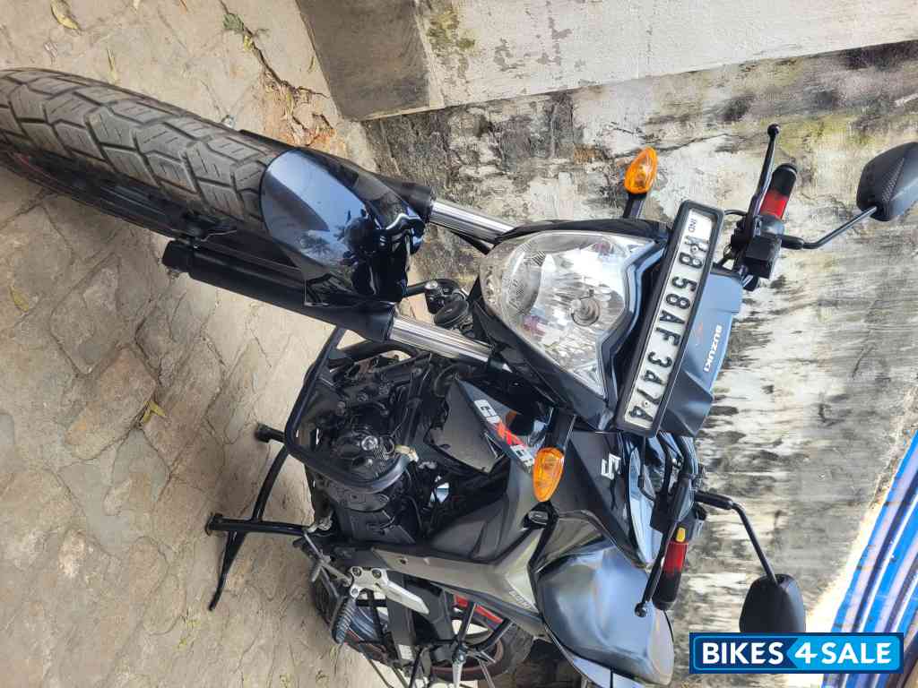 Black Suzuki Gixxer 150