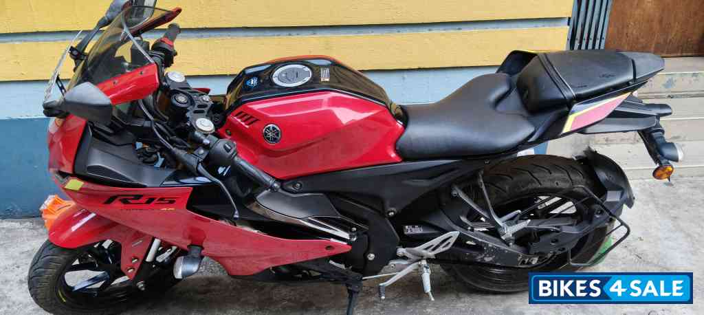 Yamaha R15 V4