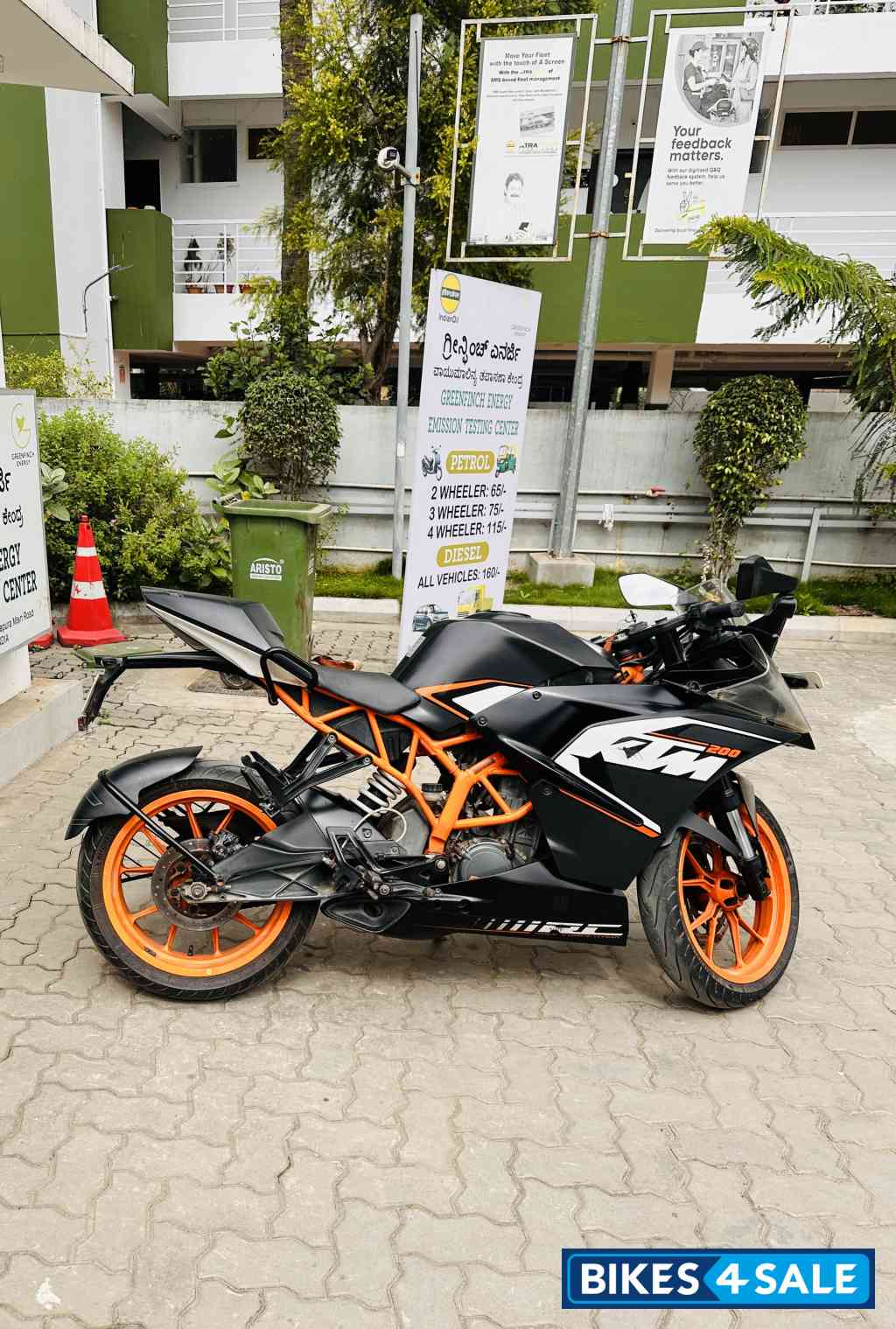 Black/orange KTM RC 200