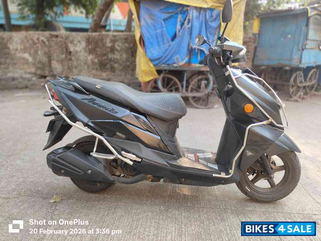 Black Suzuki Avenis 125 Ride Connect Edition Black Suzuki Avenis 125 Ride Connect Edition