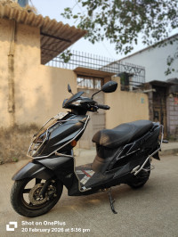 Black Suzuki Avenis 125 Ride Connect Edition