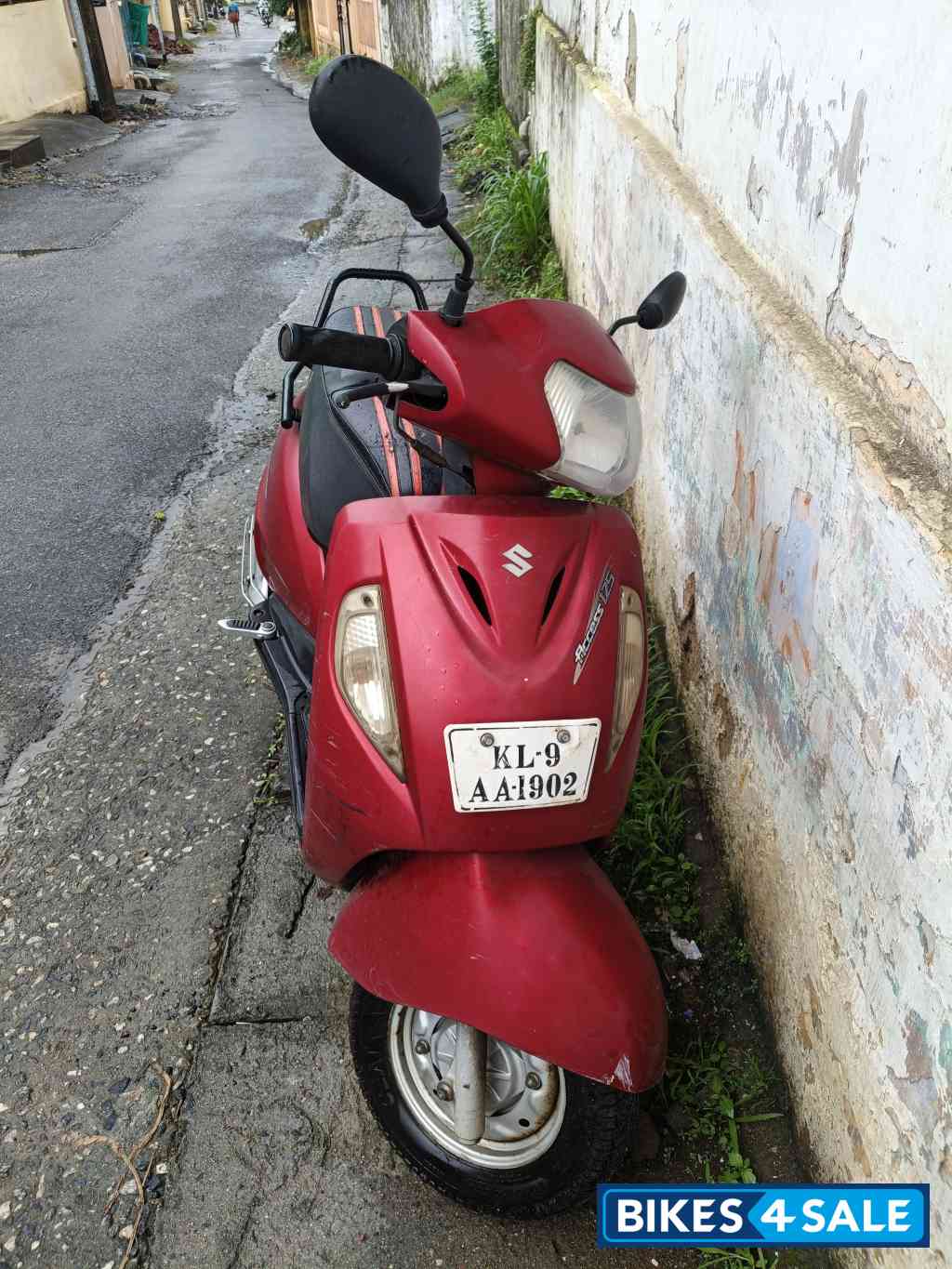 Red Suzuki Access 125