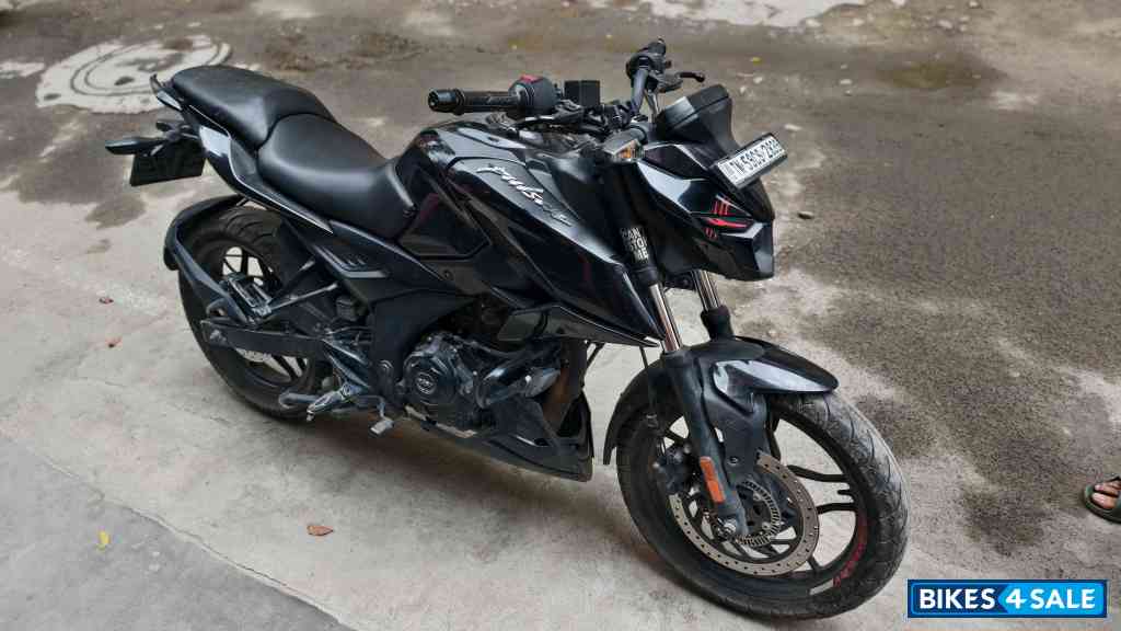 Black Bajaj Pulsar N160 Dual Channel ABS